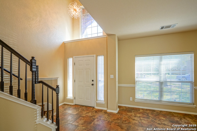 Listing photo id 4 for 21111 Encino Ash