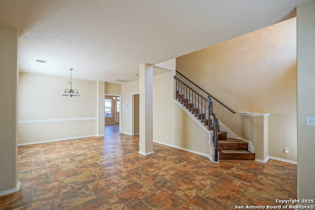 Listing photo id 5 for 21111 Encino Ash