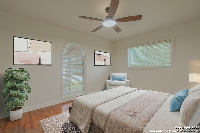 Image 4 of 47 For 12605 Moss Hollow