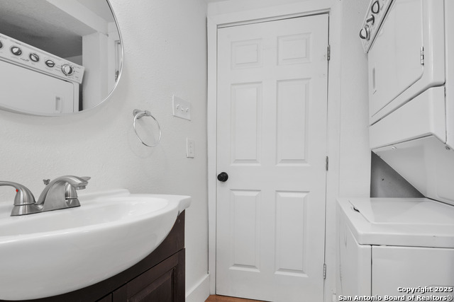 Image 8 of 14 For 618 Atlanta St  2