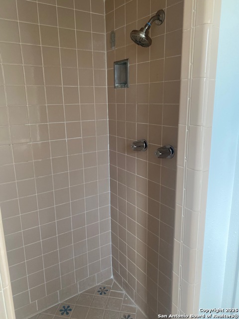 Image 10 of 18 For 5406 Sir Robert