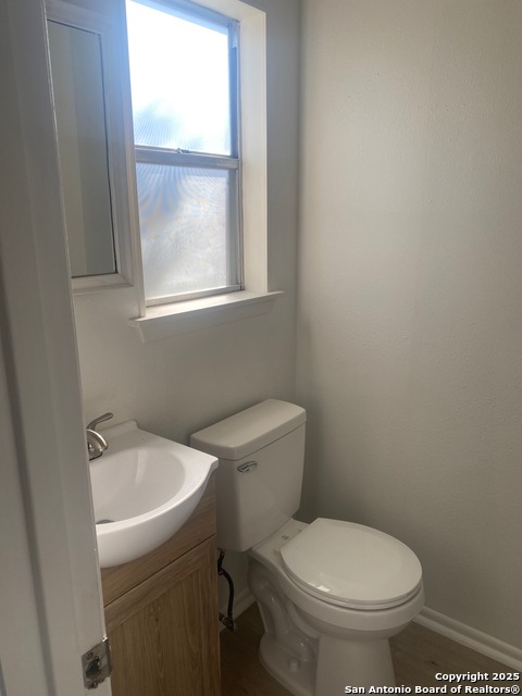 Image 11 of 18 For 5406 Sir Robert