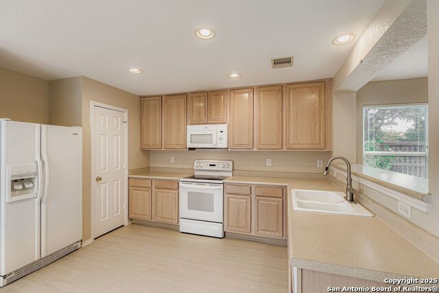 Image 5 of 20 For 203 Adelaide Oaks