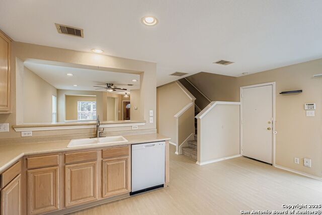 Image 7 of 20 For 203 Adelaide Oaks