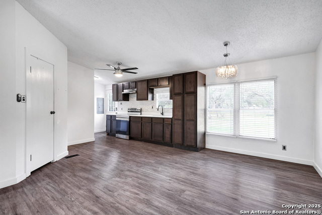 Image 10 of 30 For 5107 Savannah Chase