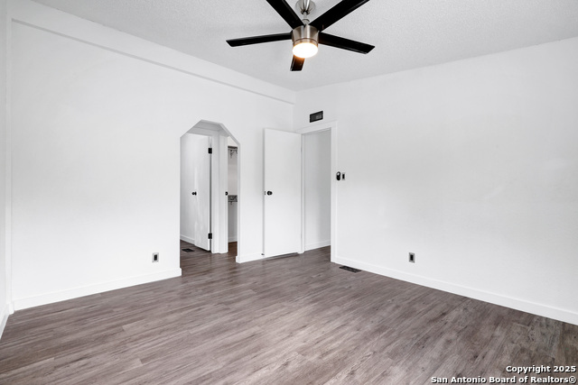 Image 15 of 30 For 5107 Savannah Chase