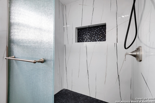 Image 18 of 30 For 5107 Savannah Chase