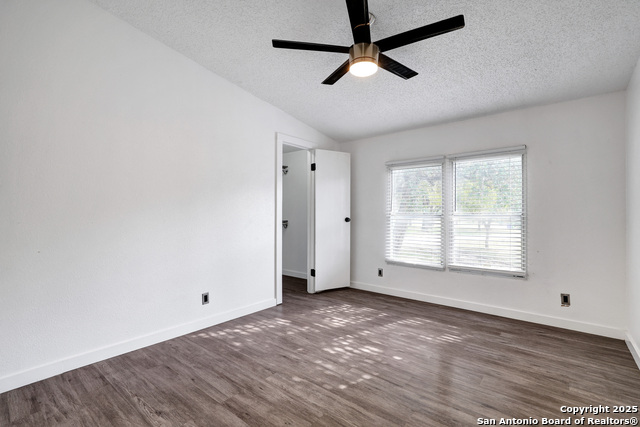 Image 20 of 30 For 5107 Savannah Chase