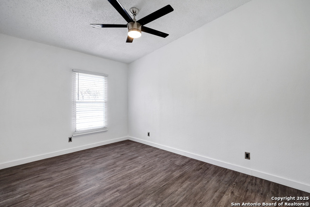 Image 23 of 30 For 5107 Savannah Chase