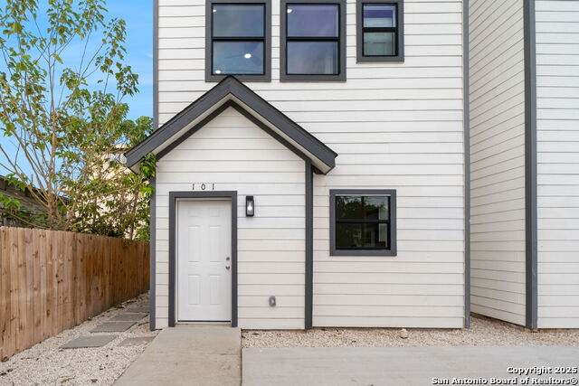 Image 2 of 30 For 627 Olive St, #101,201 S