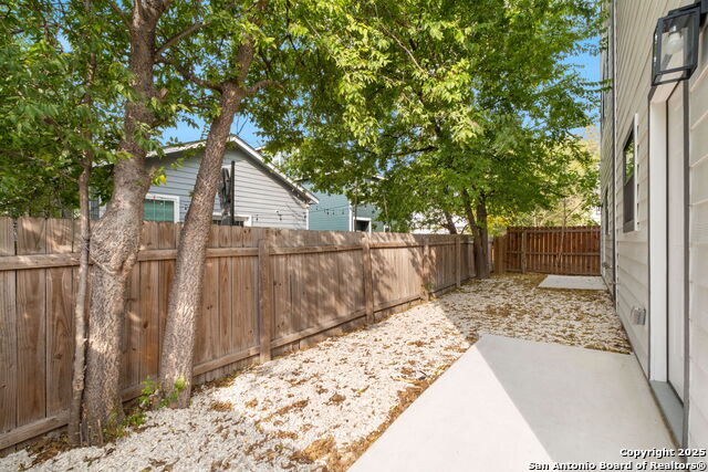 Image 27 of 30 For 627 Olive St, #101,201 S