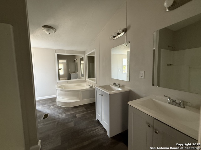 Image 14 of 23 For 523 Mansfield