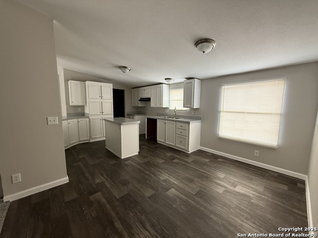 Image 8 of 23 For 523 Mansfield