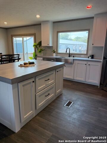 Image 2 of 11 For 15966 Flores Curve