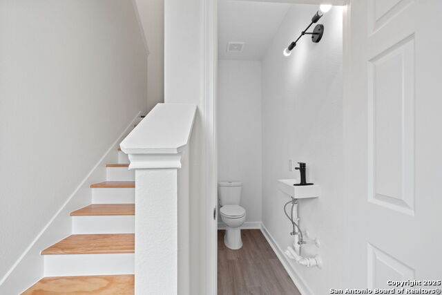 Image 18 of 30 For 627 Olive St, #102,202 S