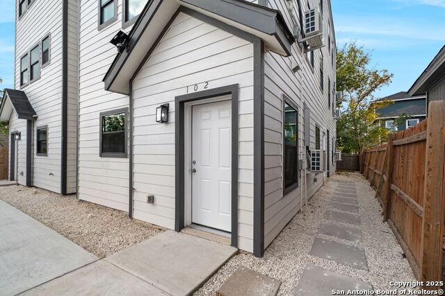 Image 2 of 30 For 627 Olive St, #102,202 S