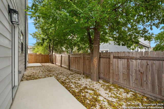 Image 26 of 30 For 627 Olive St, #102,202 S