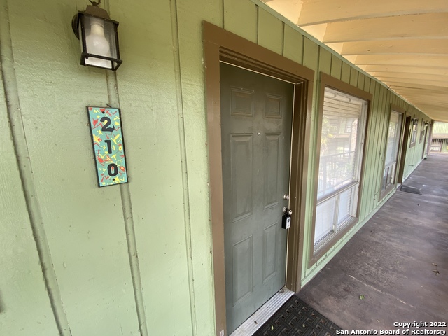 Image 9 of 10 For 211 Natalen Ave 210