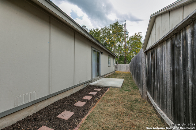 Image 14 of 15 For 10052 Woodtrail