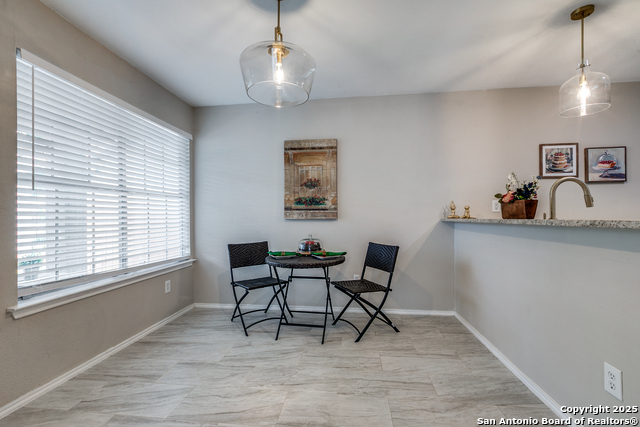 Image 5 of 15 For 10052 Woodtrail