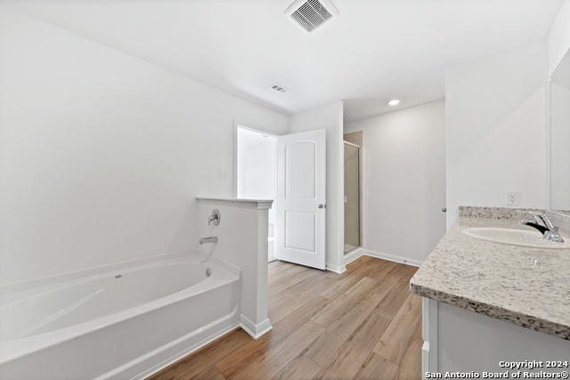 Listing photo id 13 for 11740 Luckey Villa