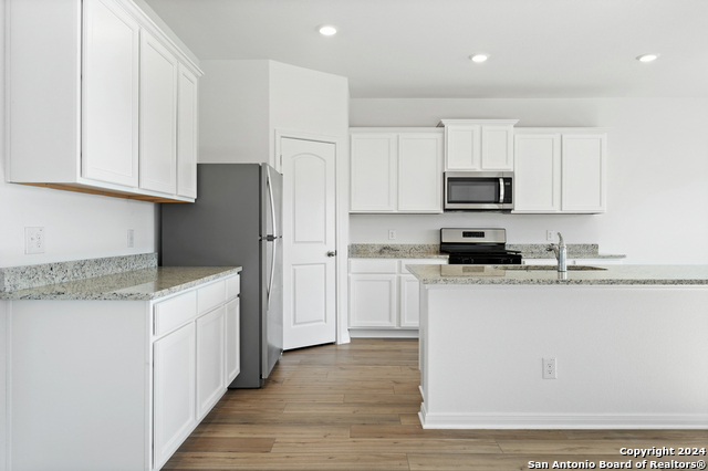 Listing photo id 4 for 11740 Luckey Villa