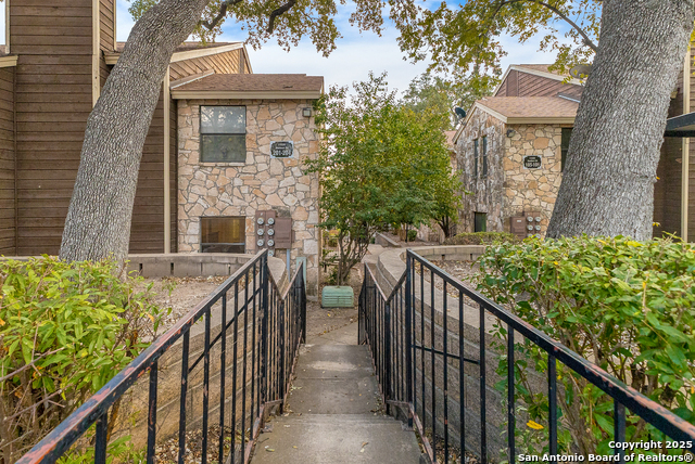 Details for 11520 Huebner 201, San Antonio, TX 78230