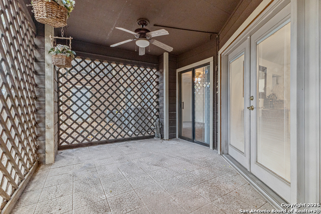 Image 18 of 19 For 11520 Huebner  201