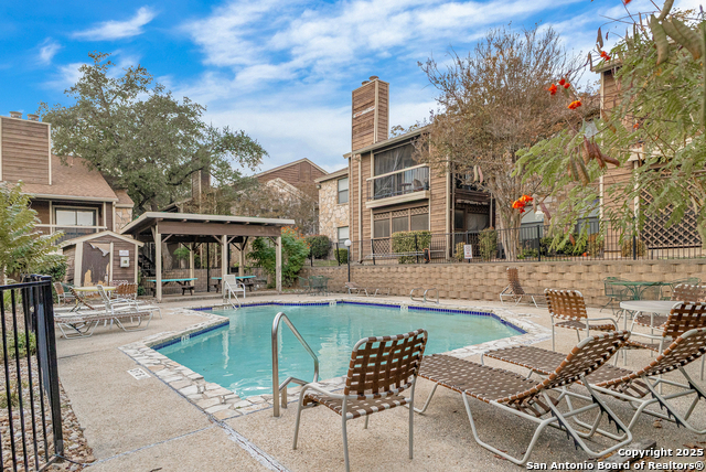 Image 19 of 19 For 11520 Huebner  201