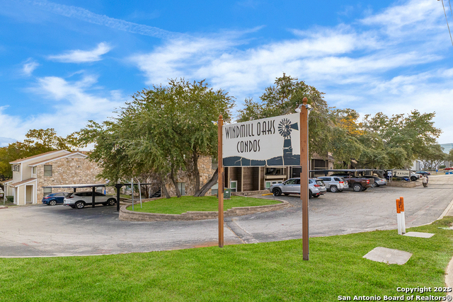 Image 2 of 19 For 11520 Huebner  201