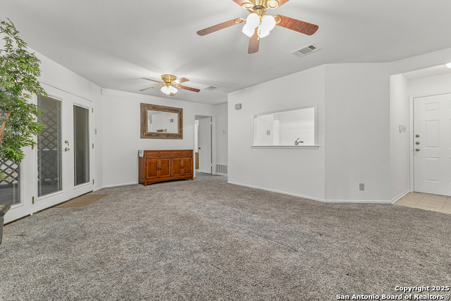 Image 4 of 19 For 11520 Huebner  201