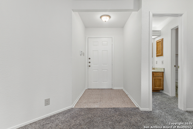 Image 6 of 19 For 11520 Huebner  201