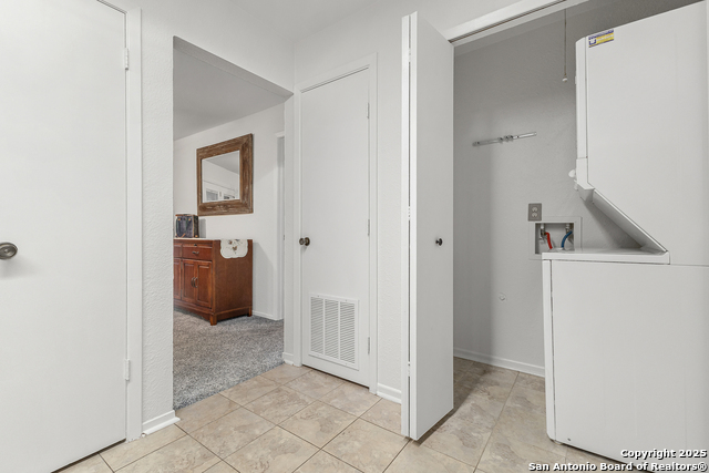 Image 9 of 19 For 11520 Huebner  201