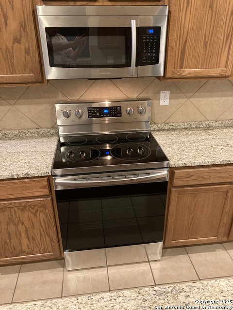 Image 7 of 16 For 226 Maidstone Cove