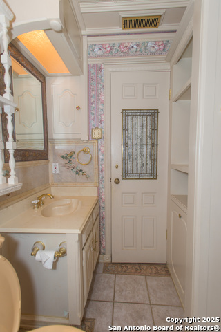 Image 35 of 60 For 11702 British Arms