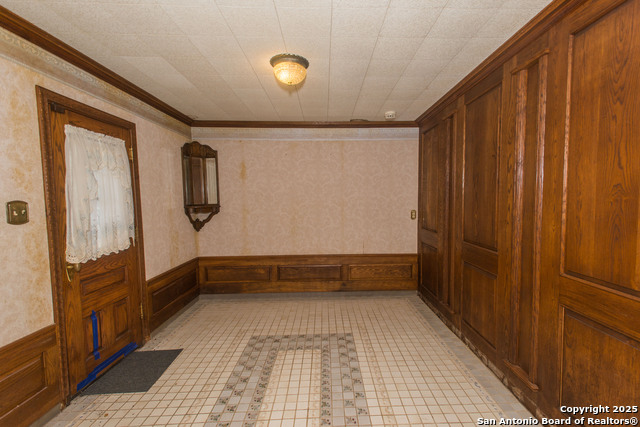 Image 5 of 60 For 11702 British Arms