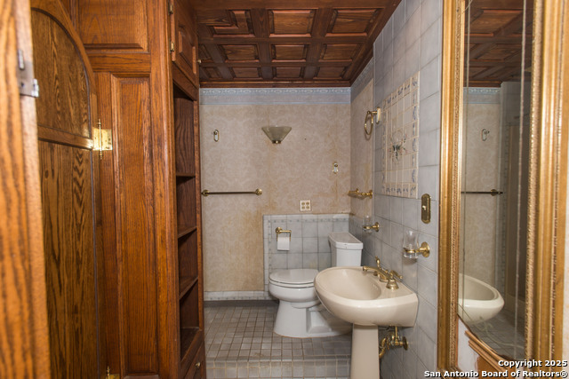 Image 6 of 60 For 11702 British Arms