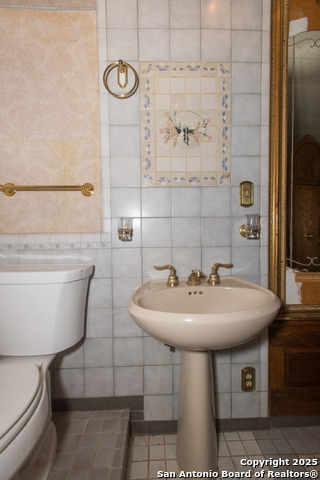 Image 7 of 60 For 11702 British Arms