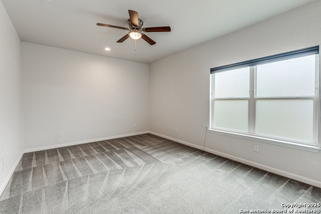 Image 17 of 27 For 19 Oak Plaza