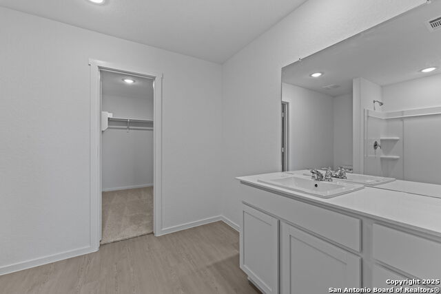 Image 10 of 24 For 121 Oak Hurst Dr