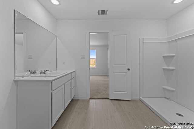 Image 11 of 24 For 121 Oak Hurst Dr