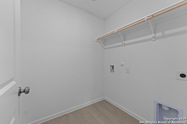 Image 13 of 24 For 121 Oak Hurst Dr