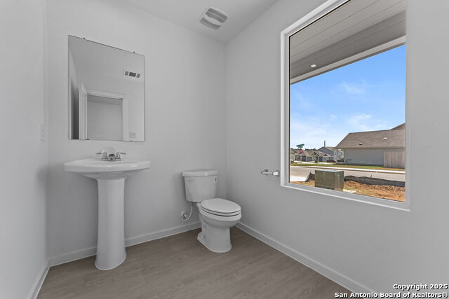 Image 14 of 24 For 121 Oak Hurst Dr