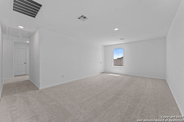 Image 15 of 24 For 121 Oak Hurst Dr