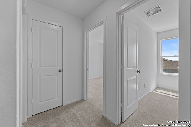 Image 17 of 24 For 121 Oak Hurst Dr