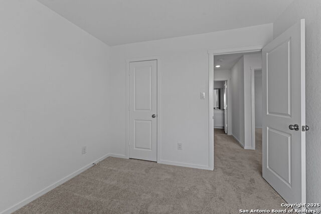 Image 21 of 24 For 121 Oak Hurst Dr