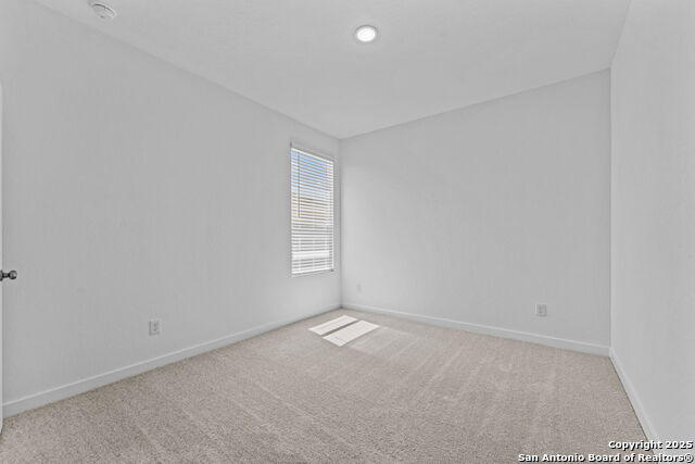 Image 18 of 29 For 716 Horsetail Ln