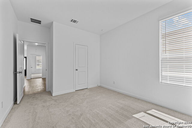 Image 19 of 29 For 716 Horsetail Ln