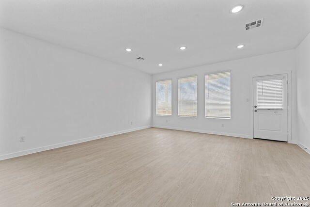 Image 4 of 29 For 716 Horsetail Ln