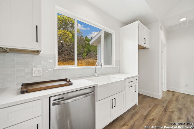 Listing photo id 10 for 410 Compass Rose